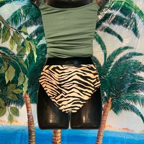 Victoria’s Secret Bikini Bottoms - Picture 5 of 14